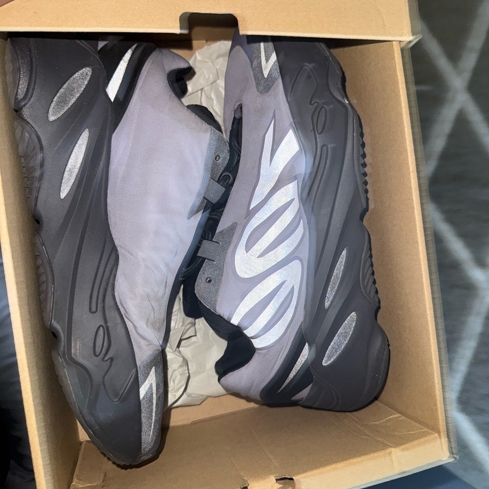 Adidas YZY 700 MNVN GEODE - Picture 2 of 7